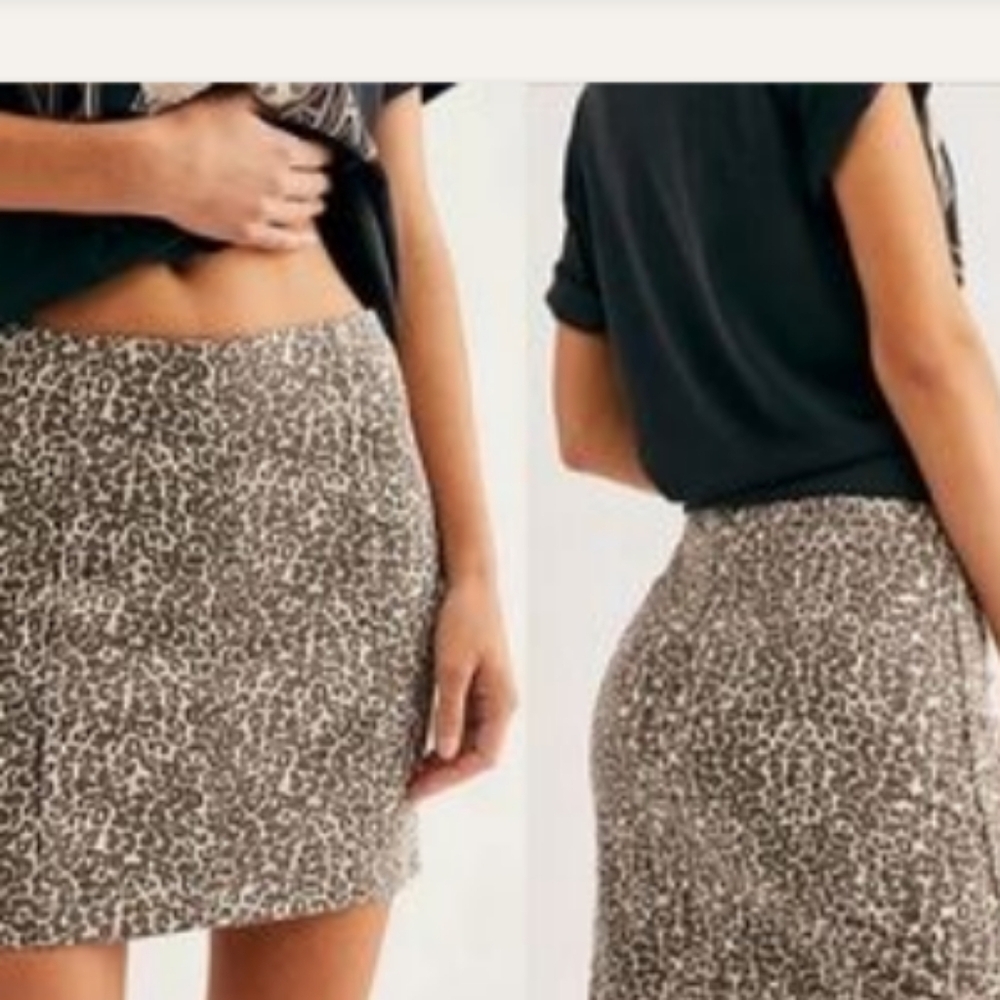 FREE PEOPLE Wildly Chic Leopard Print Skirt with Sleek Zipper Detail (#1,157)‎